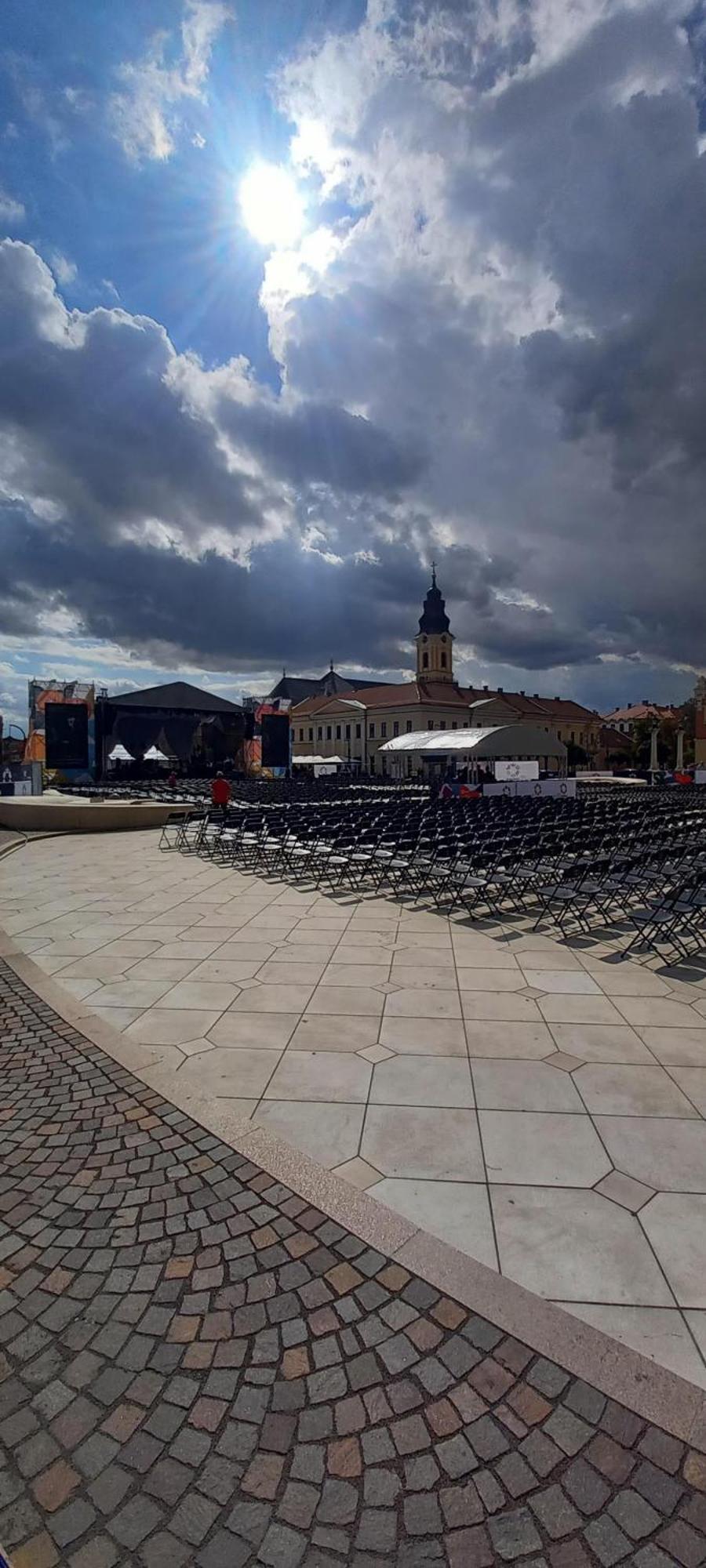 Luna Oradea Buitenkant foto