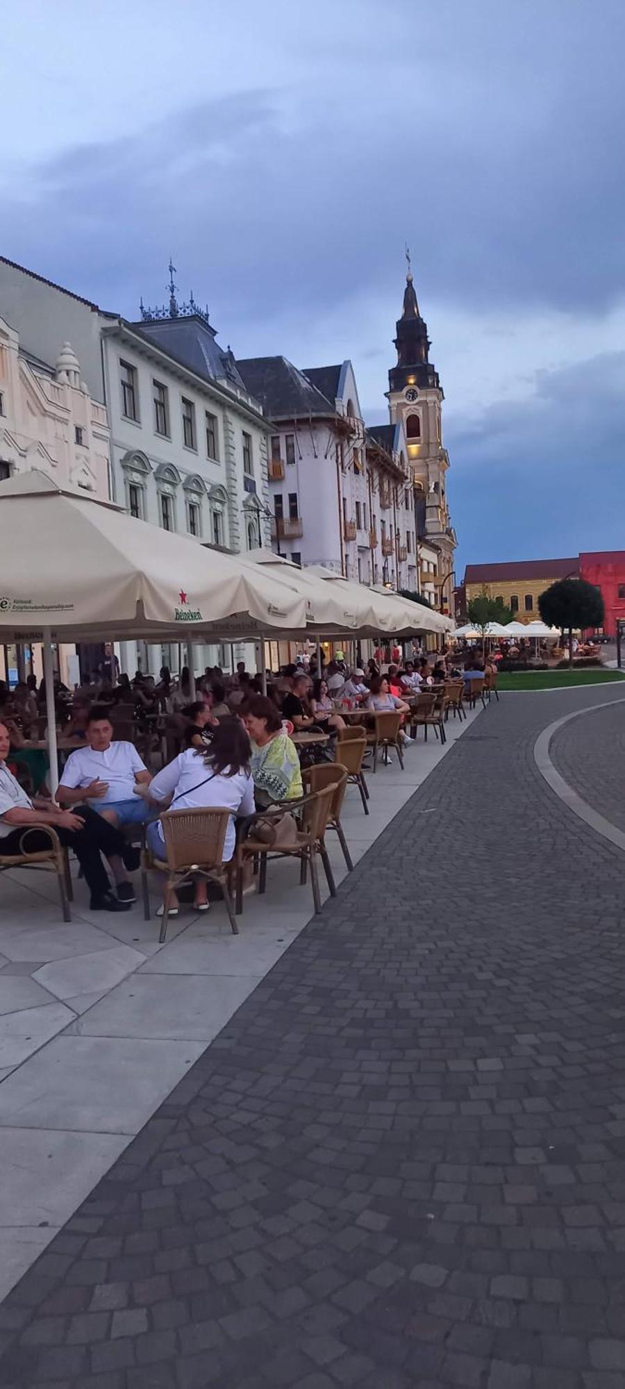 Luna Oradea Buitenkant foto