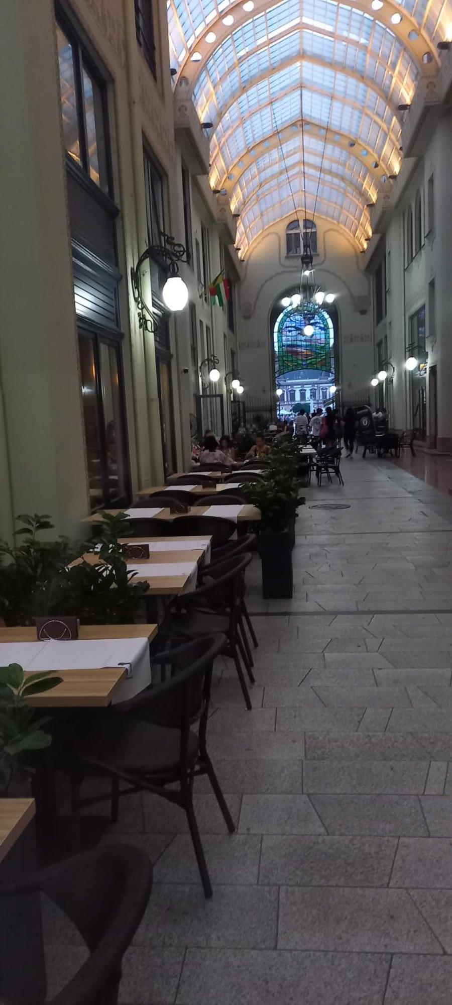 Luna Oradea Buitenkant foto