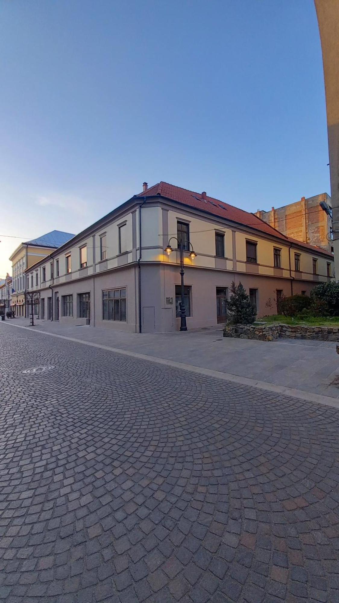 Luna Oradea Buitenkant foto
